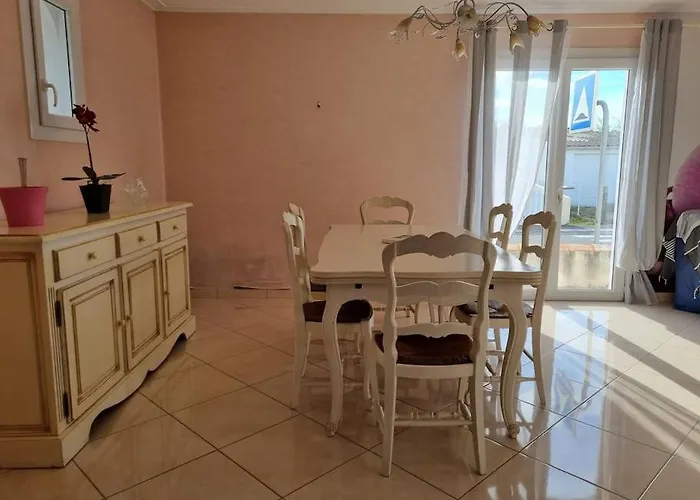 Agreable Maison Au Coeur De St Hilaire