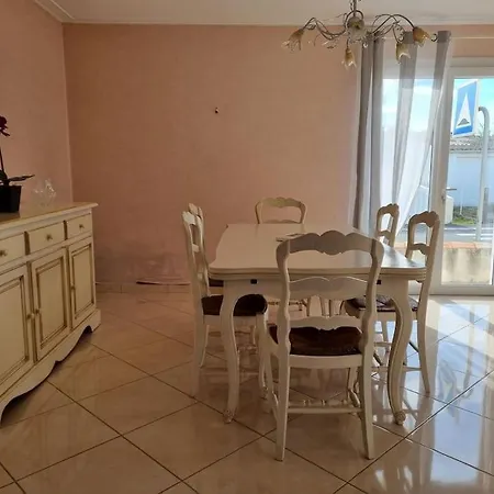 Agreable Maison Au Coeur De St Hilaire