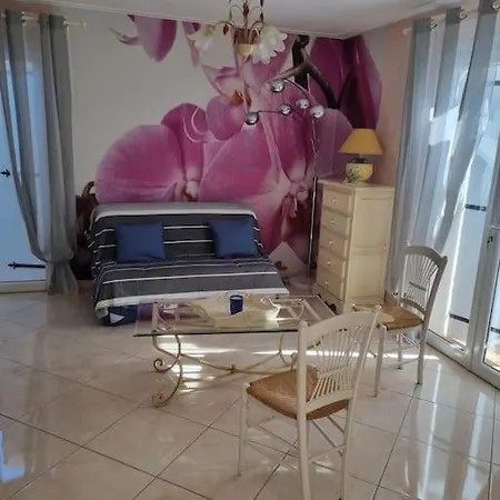 Agreable Maison Au Coeur De St Hilaire בית נופש *